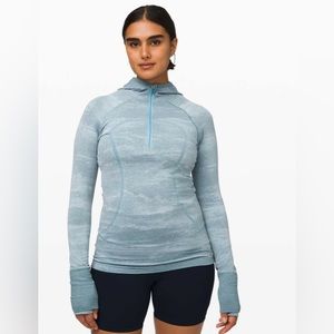 Lululemon Swiftly Speed Hooded 1/2 Zip Water Resistant Aqua Smoke Size 6 EUC